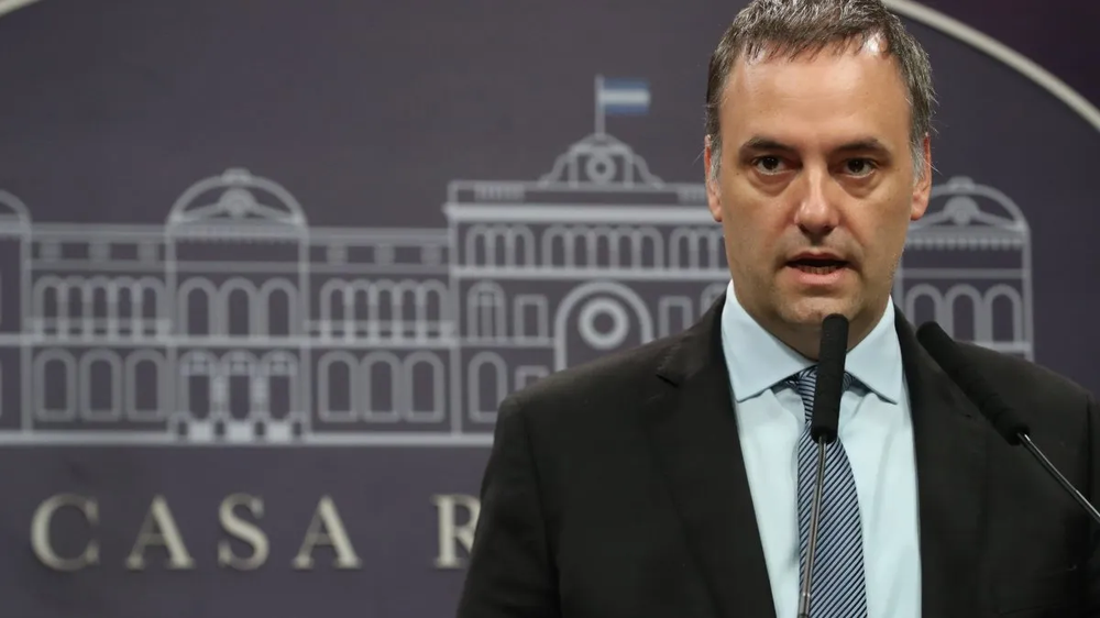 Manuel Adorni informó en X que se firmó el decreto convocando a extraordinarias