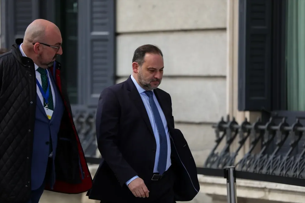 El ex ministro José Luis Ábalos (dech), y Koldo García Izaguirre (izq).