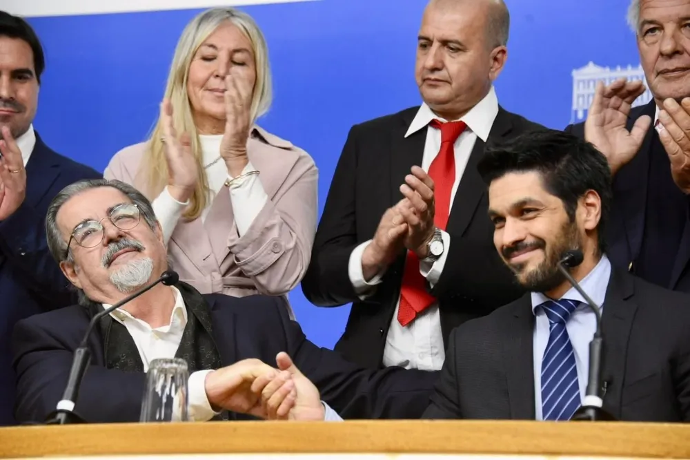 El exfiscal Gustavo Zubía anunció que deja su precandidatura para apoyar a Andrés Ojde