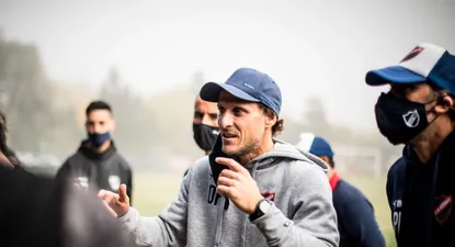 Diego Forlán al frente de Atenas