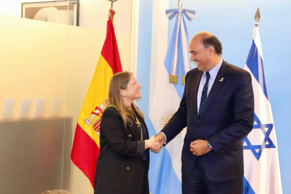 El embajador argentino, Wenceslao Bunge, y la embajadora israelí en funciones, Dana Erlich.