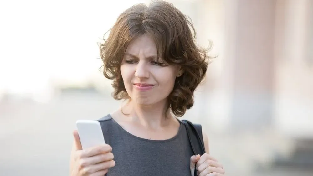 Recibir imágenes sexuales no solicitadas le resulta desagradable a la mayoría de las mujeres