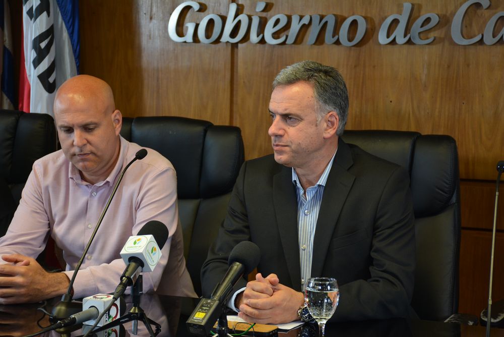 El secretario general de la Intendencia de Canelones, Francisco Legnani, y el por entonces intendente, Yamandú Orsi, en octubre de 2022