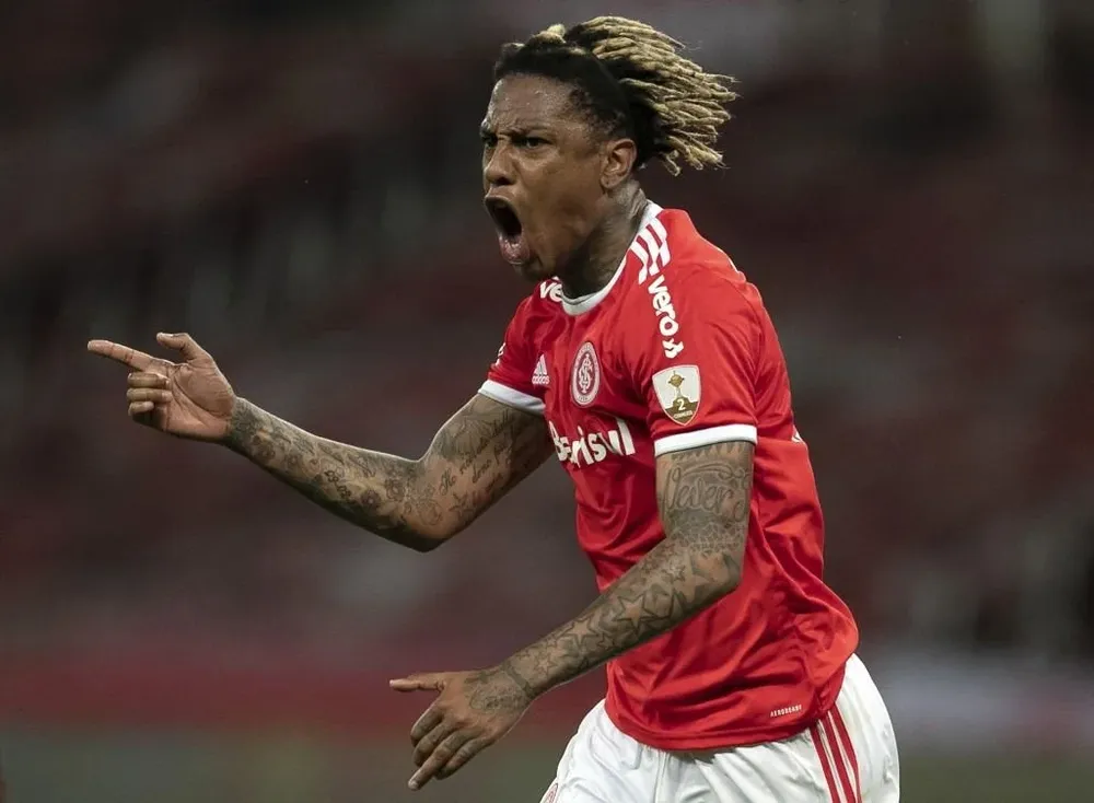 Abel celebra uno de sus goles en Inter