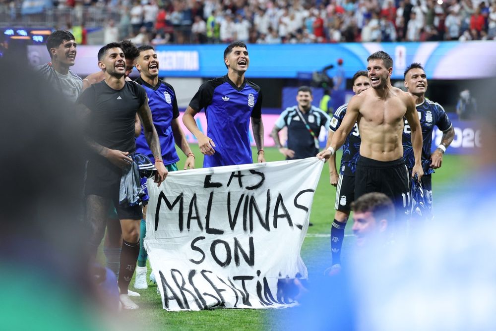 La bandera con la que festejaron los jugadores de Argentina