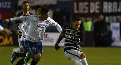 Gonzalo Porras marcando a Rodriguinho