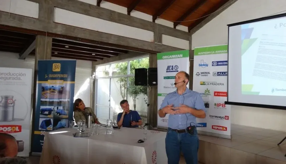 Gabriel Oleggini explicó el programa de Conaprole.