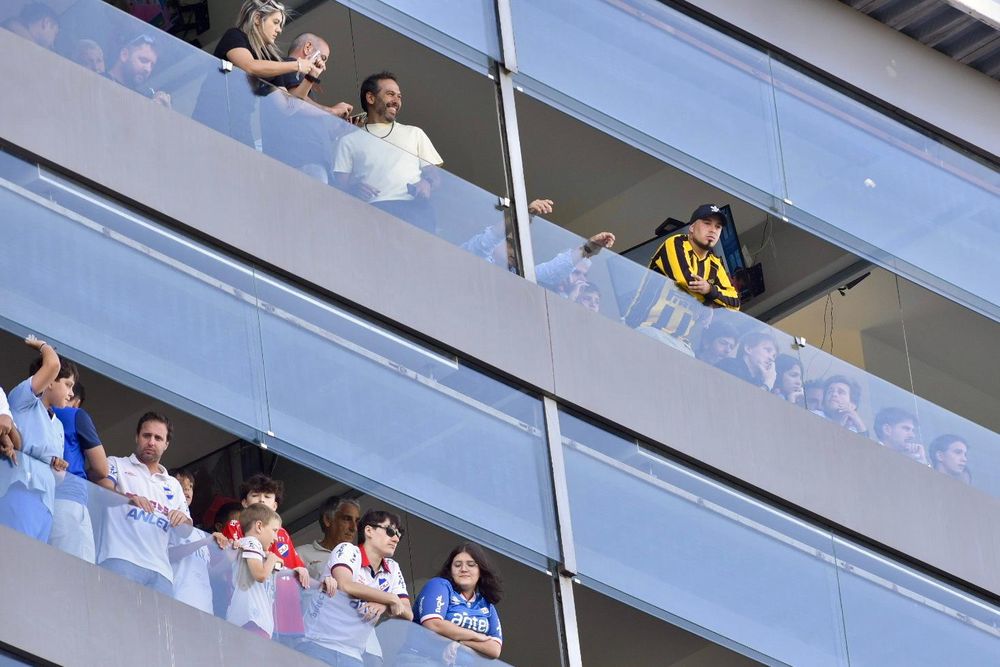 Delegación de Peñarol en los palcos del Gran Parque Central