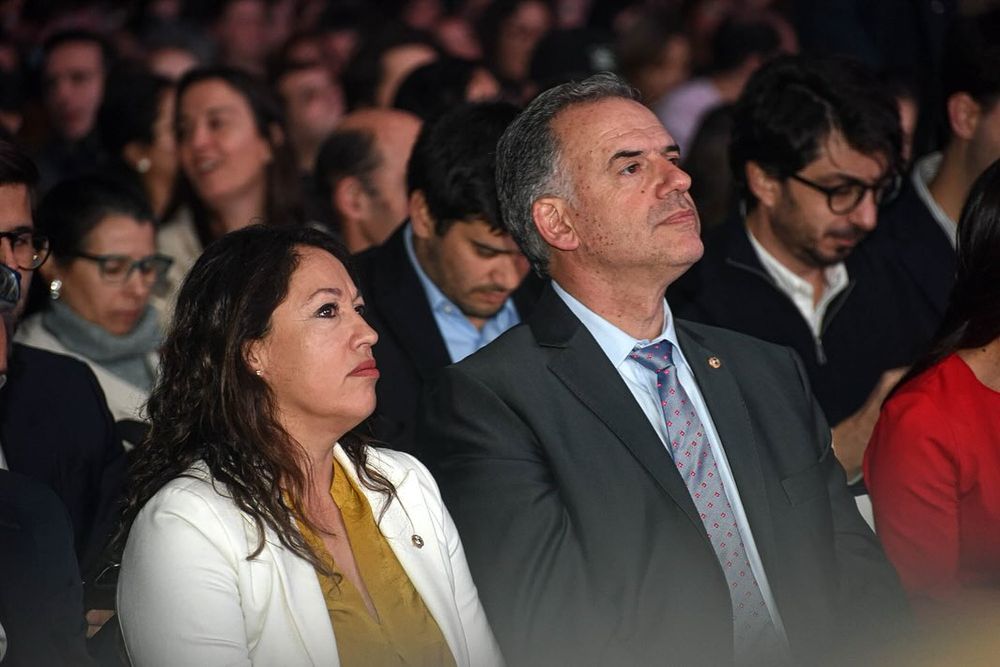 La ministra de Industria, Fernanda Cardona, y el presidente Yamandú Orsi