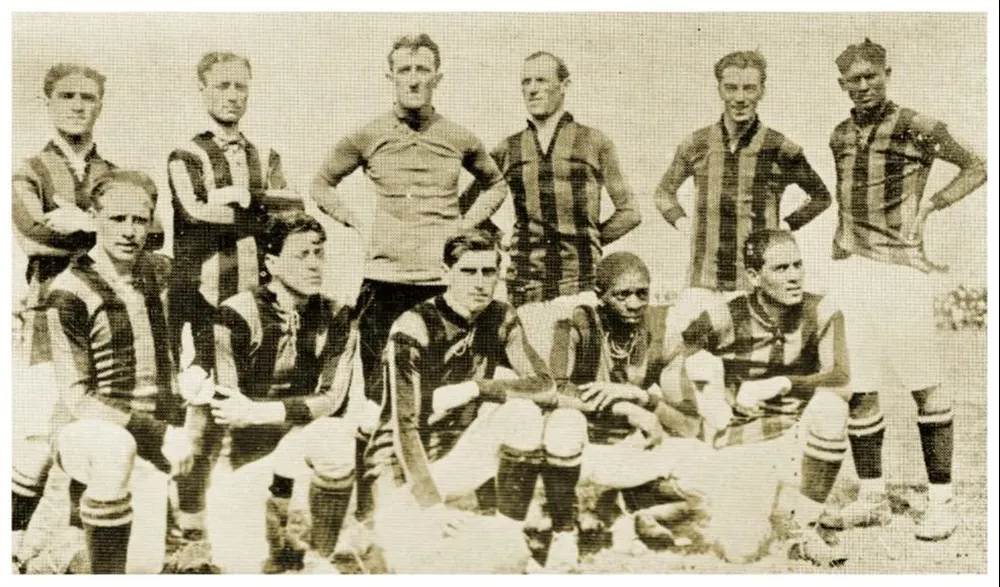El equipo de Peñarol 1918 que fue campeón uruguayo y de la Copa de Honor Cusenier