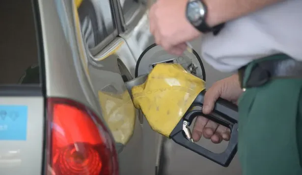 Ventana para que ANCAP baje combustibles camino a su cierre