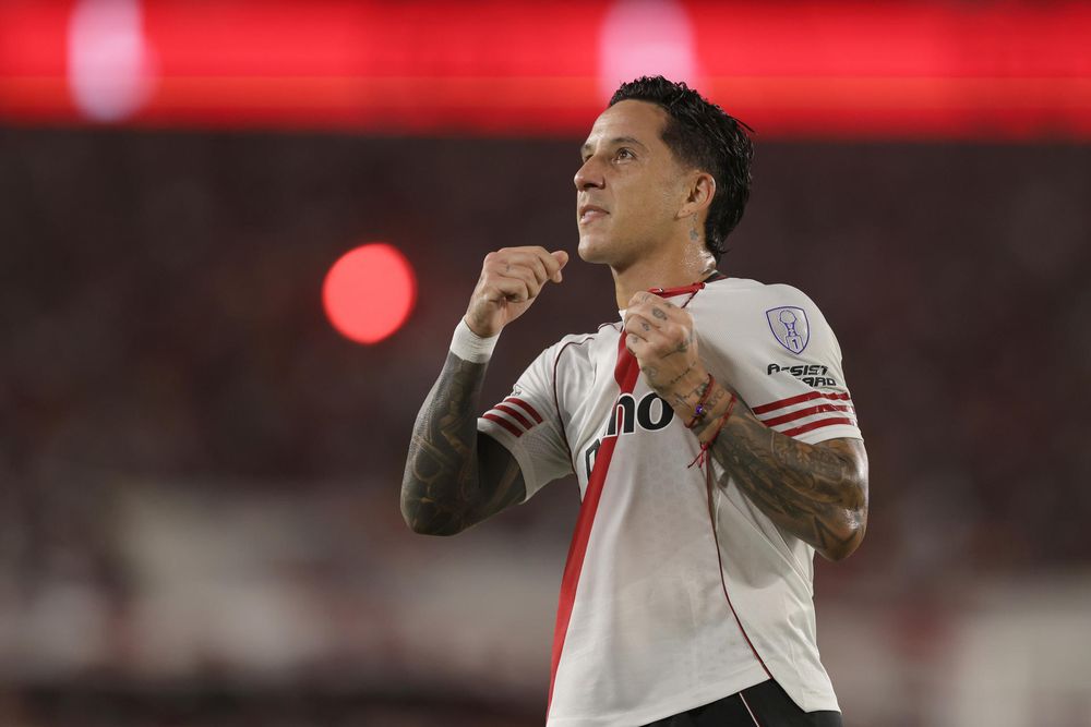 Sebastián Driussi festejando su gol con River Plate