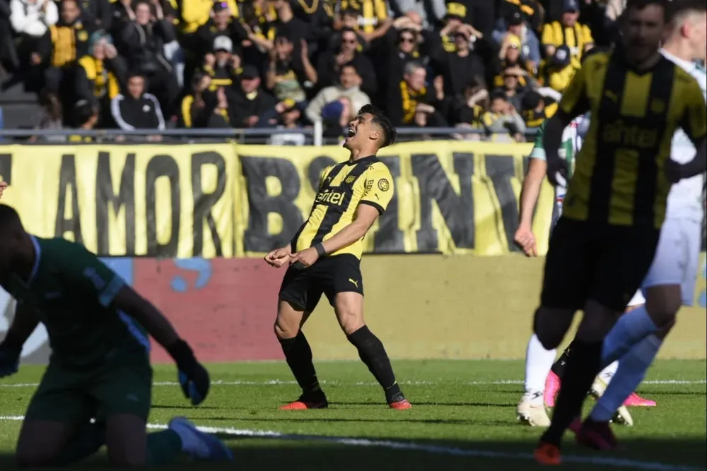 Matías Arezo lamenta el remate demasiado abierto