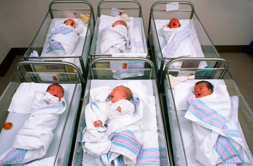 Baja la natalidad en España