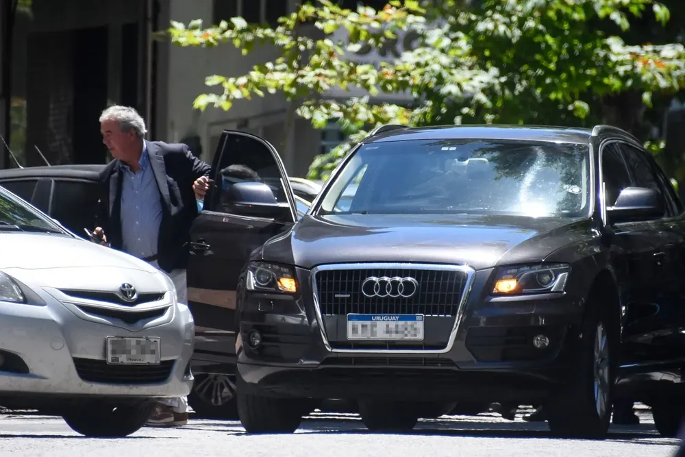 Heber se baja de la Audi al llegar al Ministerio del Interior