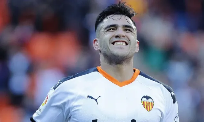 Con un gol, Maxi Gómez le dio la primera sonrisa del año a Valencia
