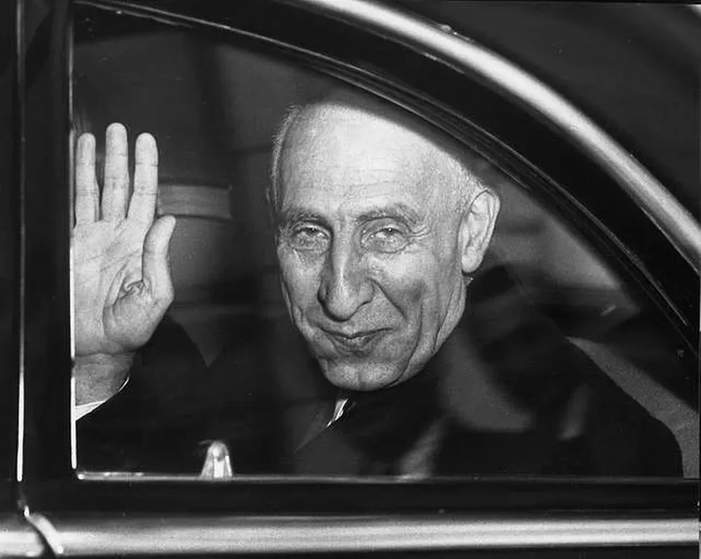 El líder nacionalista iraní Mohammad Mossadegh fue depuesto por un golpe dirigido por la CIA