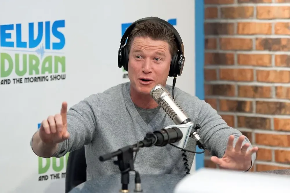 Billy Bush estaba con Trump en el momento en el que lanzó sus dichos sexistas.