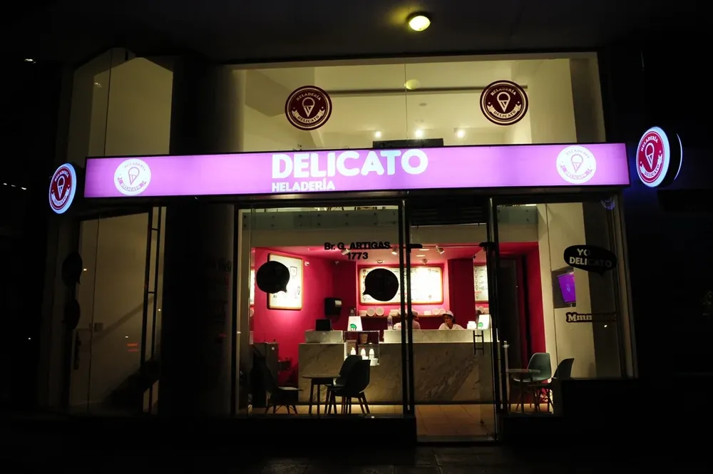 Local de Delicato en Bulevar Artigas y Avenida Italia