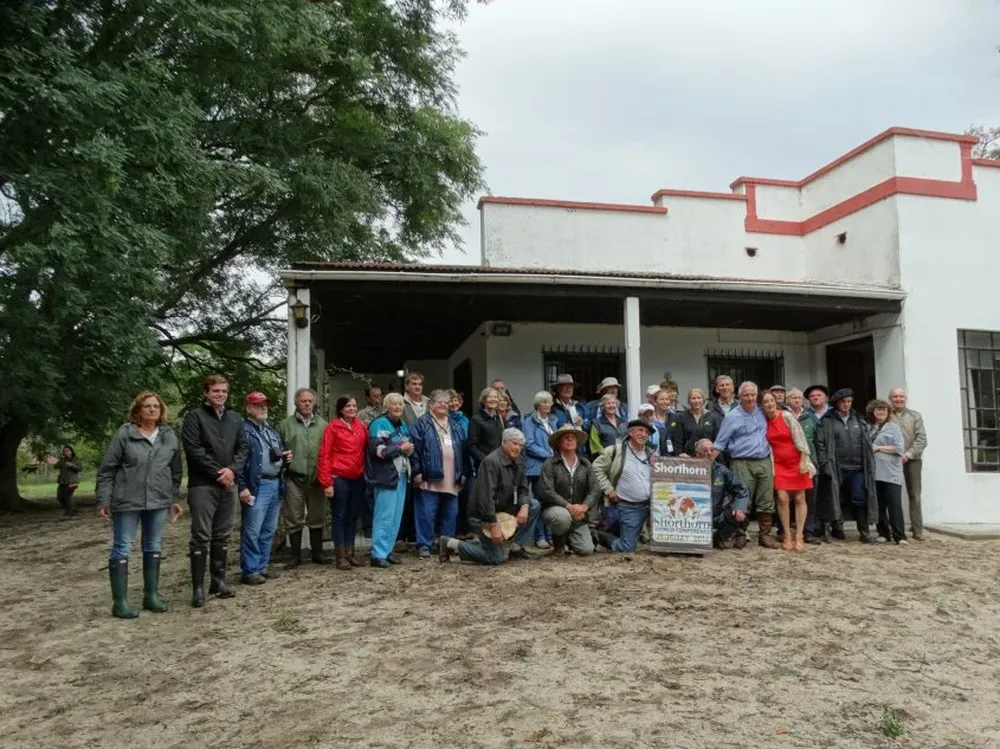 La delegación que inició la gira en el establecimiento Los Arenales.