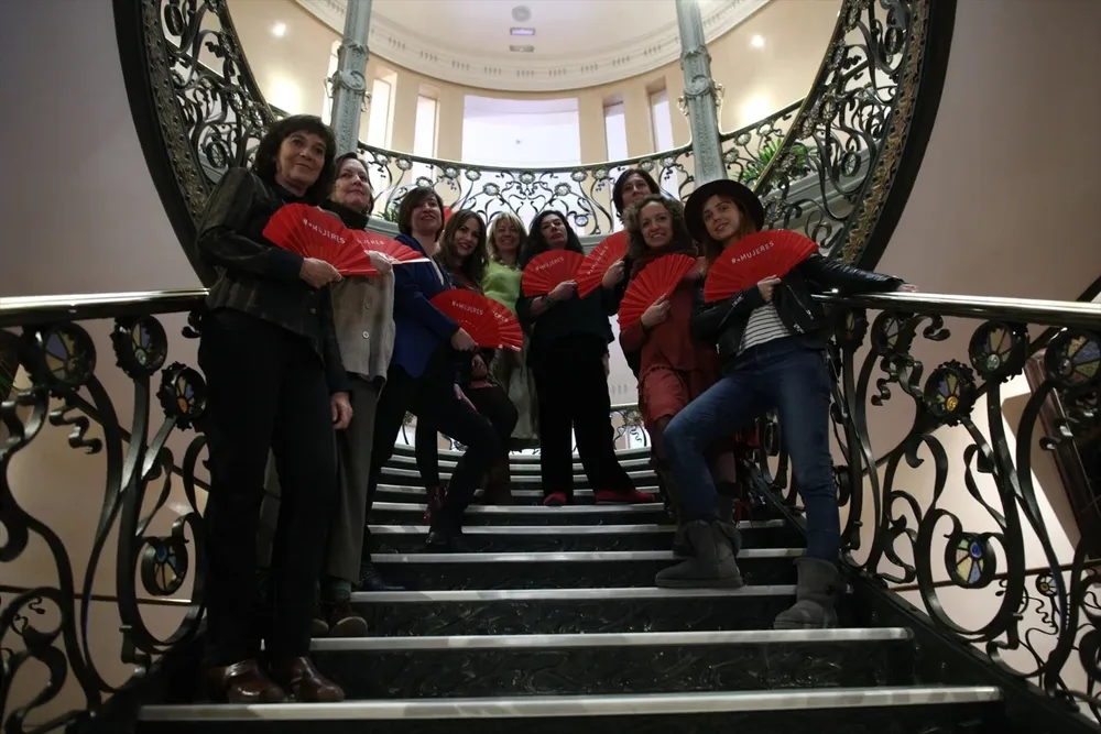 Abanicos para reivindicar el papel de la mujer en la gala de los Goya.