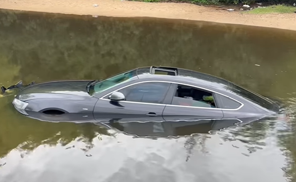 Audi en el río Santa Lucía