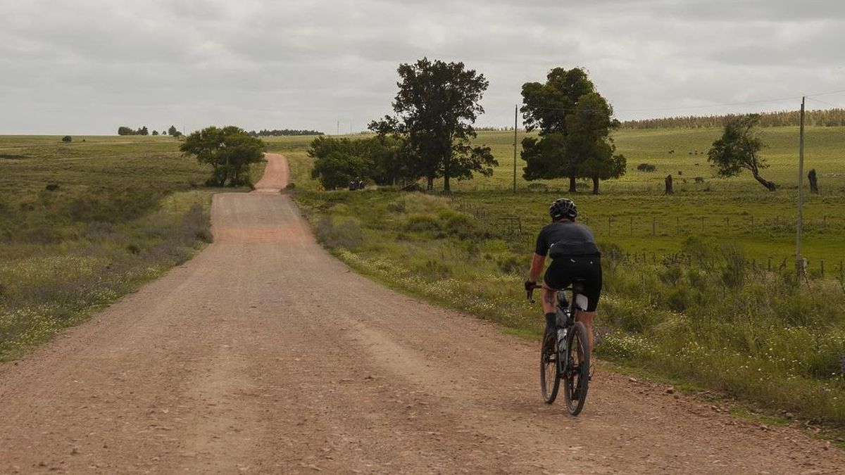 Pedalear en las sierras y a la noche el gravel avanza en Uruguay y