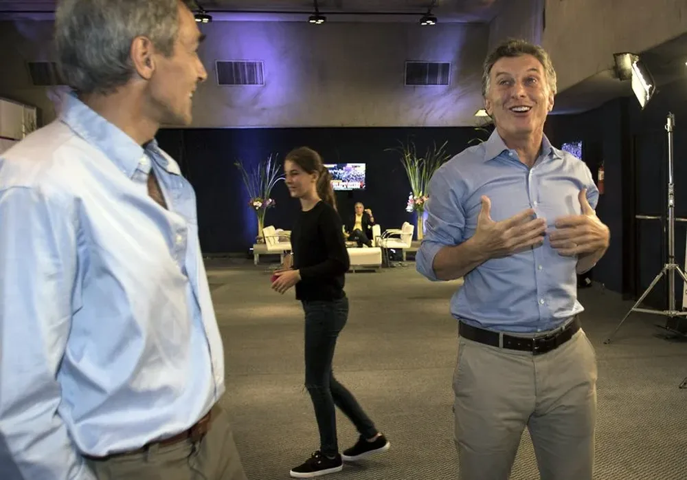 Macri, al llegar hace minutos al comando de Cambiemos, su fuerza política (AFP)