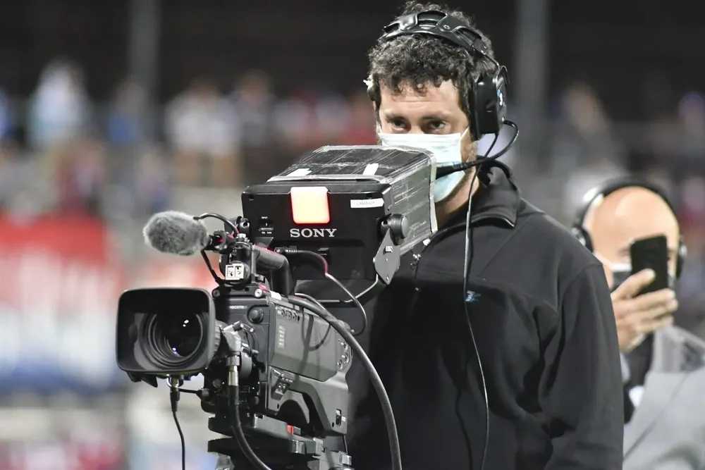 Camarógrafo en un partido del fútbol uruguayo