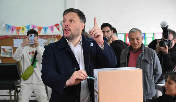 Santoro: Lo que pasó anoche no tiene antecedentes democráticos
