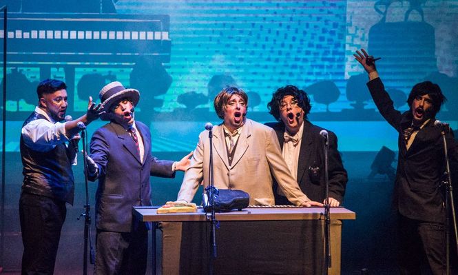 Carnaval: integrantes de Momosapiens en el concurso de 2025.