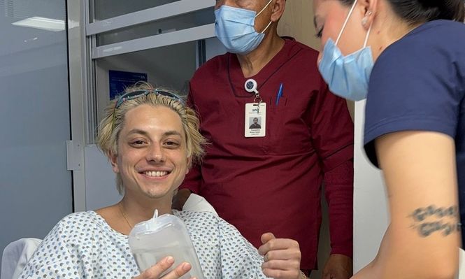 Paco Amoroso debió ser trasladado a un hospital en México