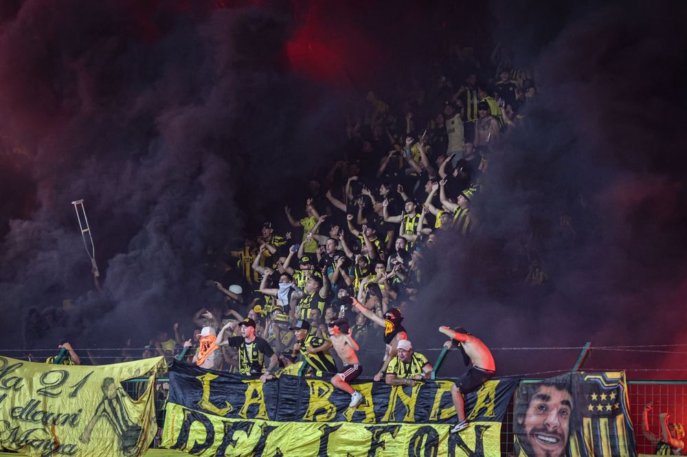 La hinchada de Peñarol en el Campus de Maldonado