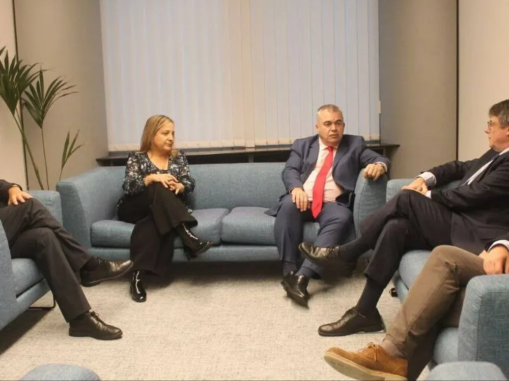 El secretario de Organización del PSOE, Santos Cerdán, se ha reunido esta tarde con el ex president Carles Puigdemont.