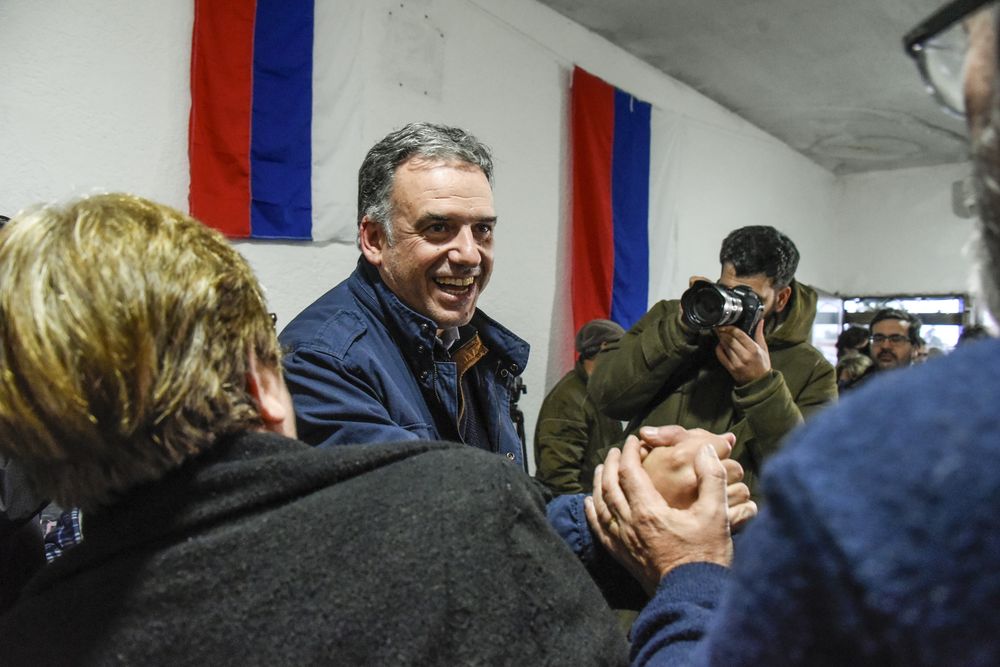 El candidato del FA Yamandú Orsi