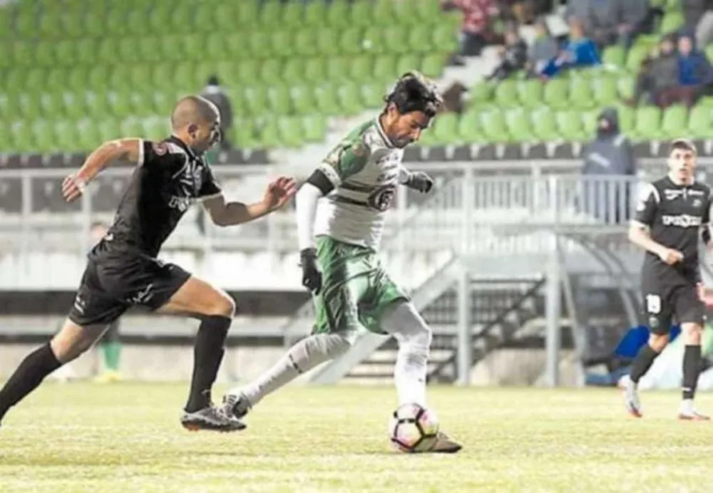 Sebastián Abreu, con Puerto Montt, quedó eliminado en Copa Chile