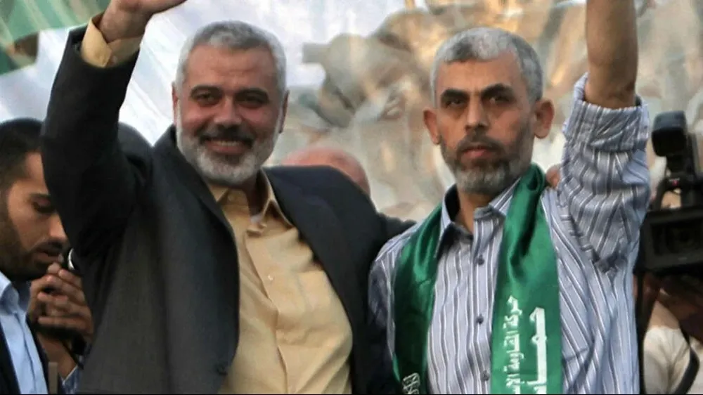 El líder de Hamás, Ismail Haniya (izquierda) y Yahya Sinouar, jefe del movimiento islamista en Gaza.