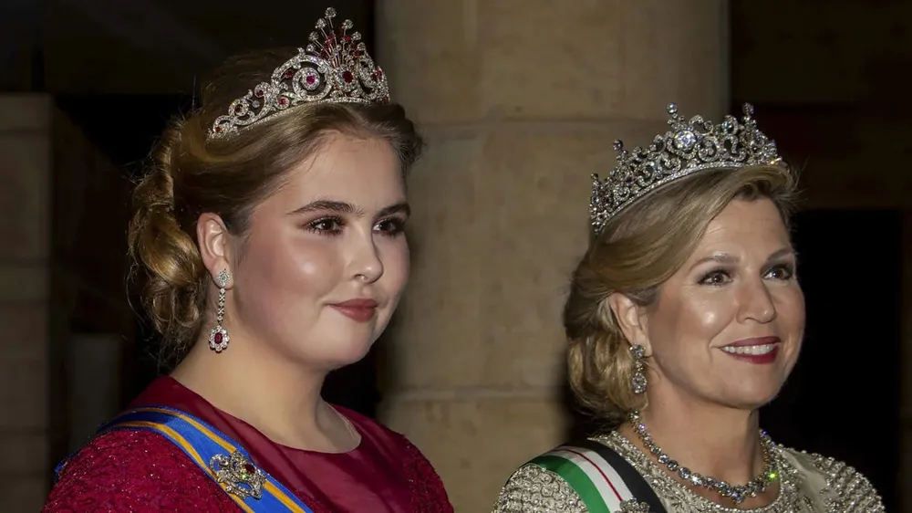 Amalia, heredera del trono de los Países Bajos y su madre, la reina Máxima