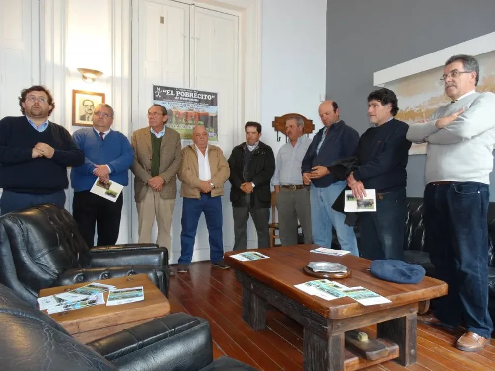 Integrantes de la cabaña, de los escritorios y del banco en la conferencia