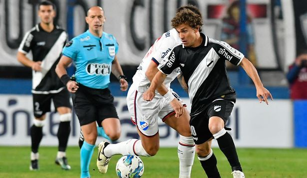 Sebastián Fernández de Danubio ante Nacional en el Gran Parque Central