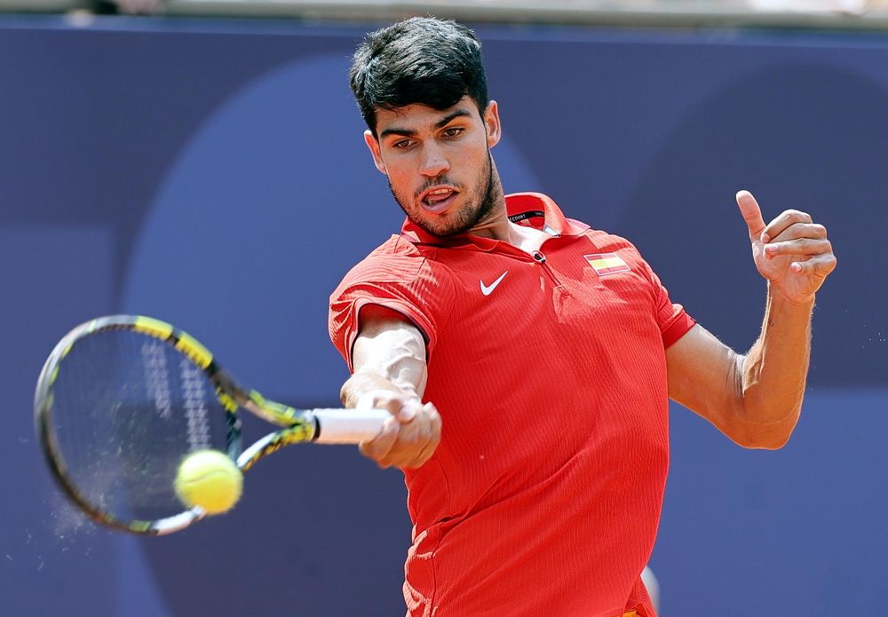 Carlos Alcaraz se lleva el primer set. Carlos Alcaraz se lleva el primer set.