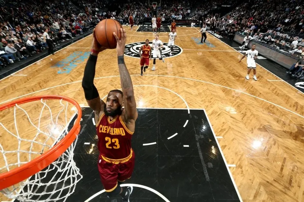 LeBron James volvió a brillar con los Cleveland