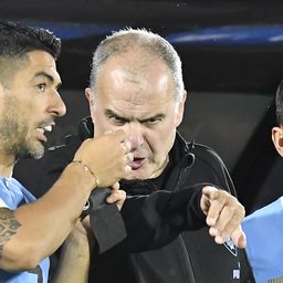 Luis Suarez y Marcelo Bielsa en la selección de Uruguay Luis Suarez y Marcelo Bielsa en la selección de Uruguay