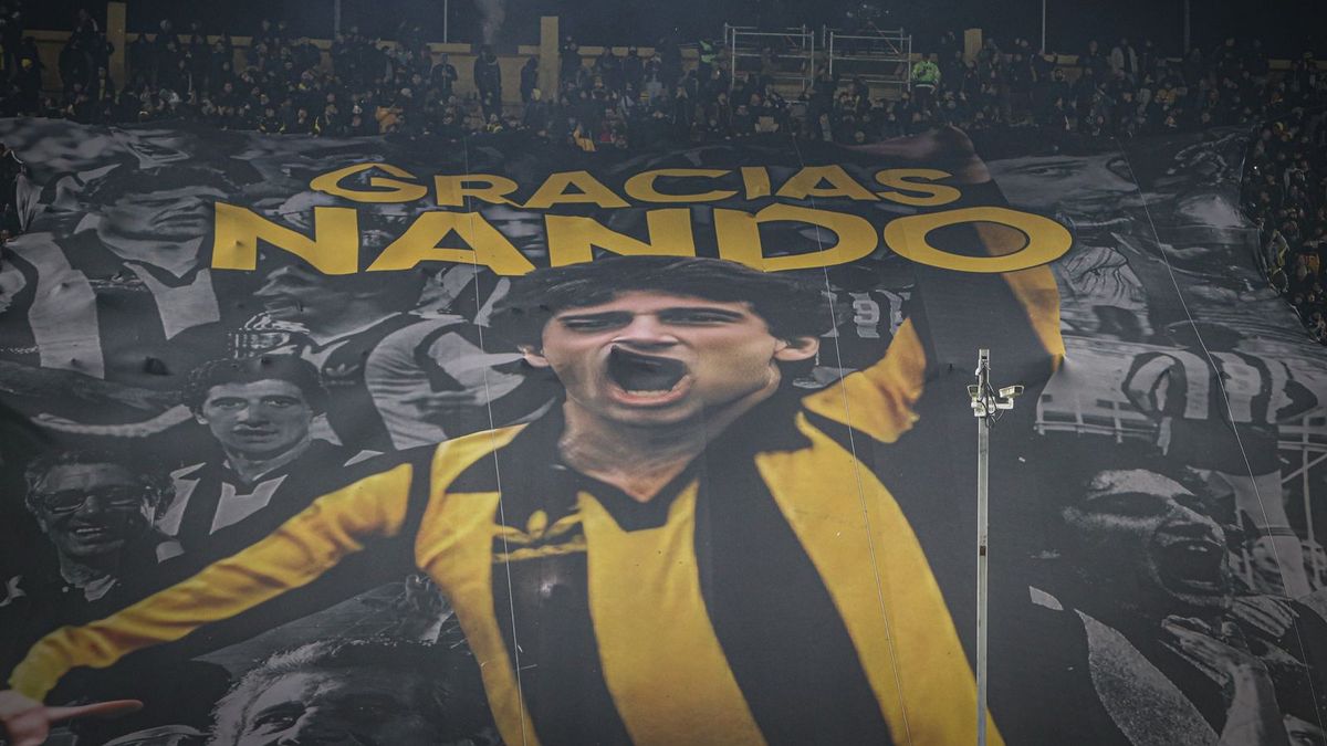 El homenaje a Fernando Morena en el Campeón del Siglo en la previa del partido Peñarol vs Corinthians; mirás las fotos