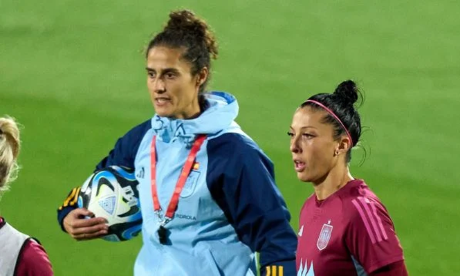 Montse Tomé y Jenni Hermoso, en un entrenamiento