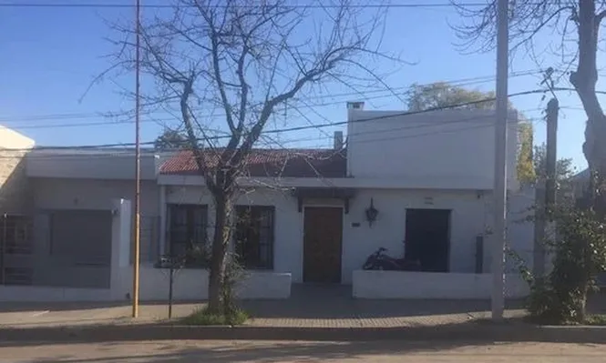 Rematan casa de dos dormitorios en Young sin base
