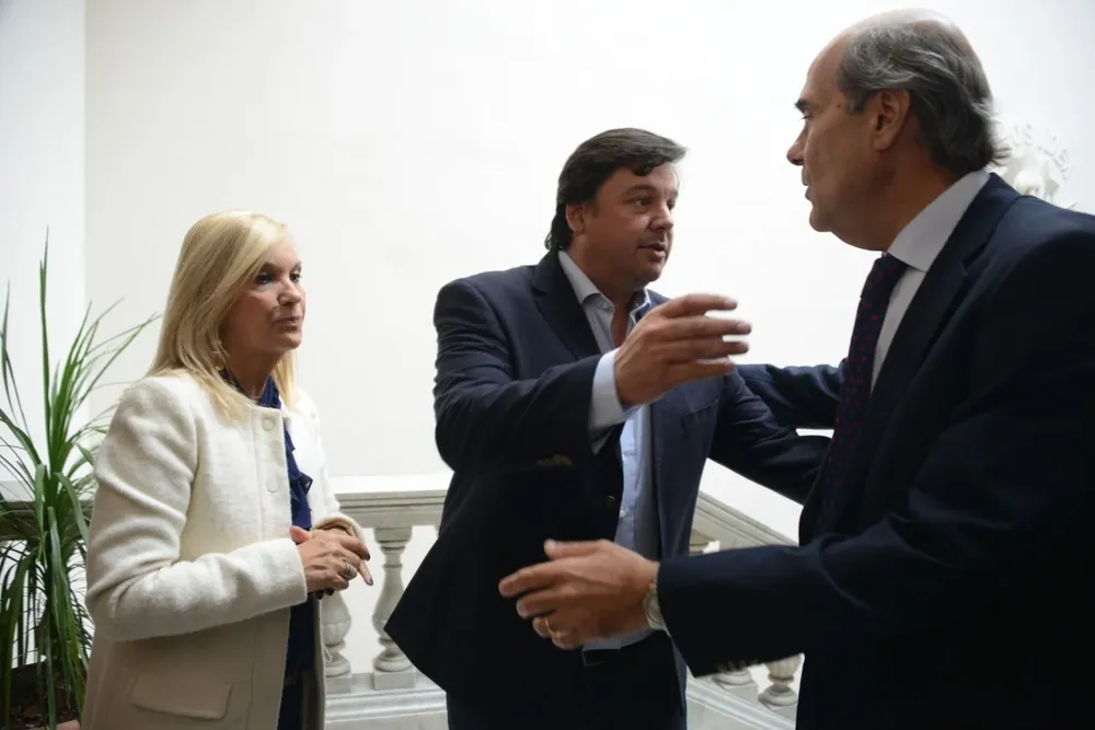 Beatriz Argimón, Adrián Peña y Pablo Abdala