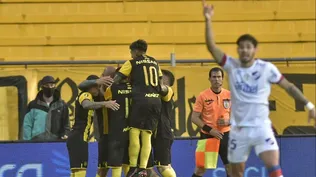 Así se vivió el clásico en el Campeón del Siglo entre insultos, hinchas y lío en la cancha