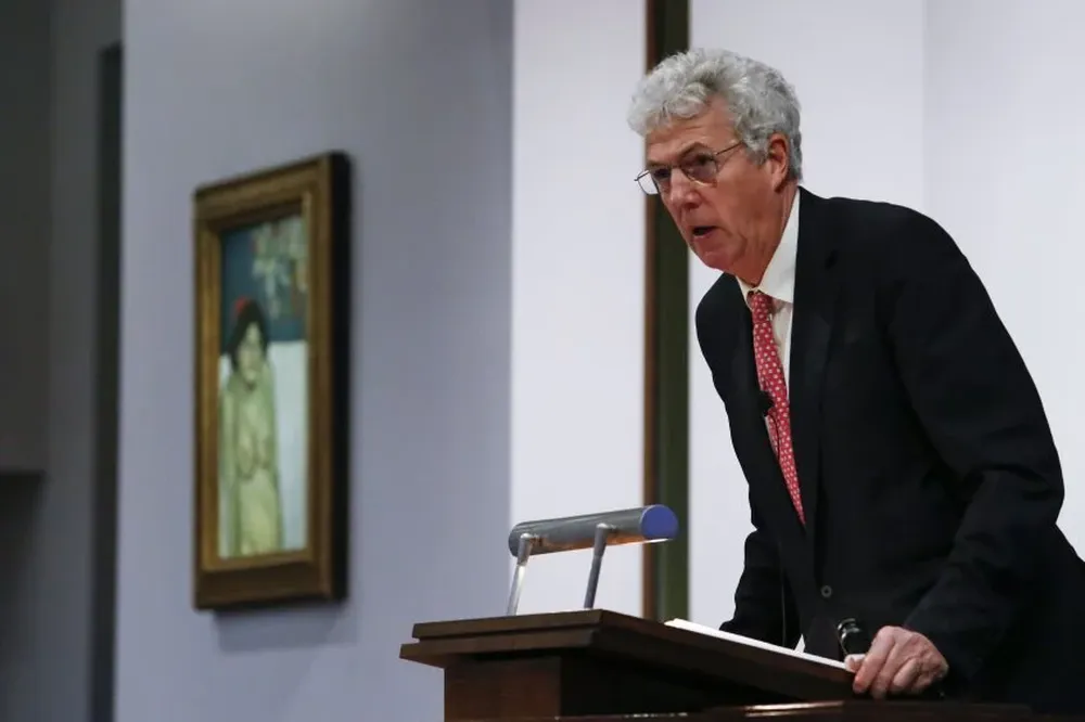 El momento donde el rematador ofrece la obra La Gommeuse, de Pablo Picasso