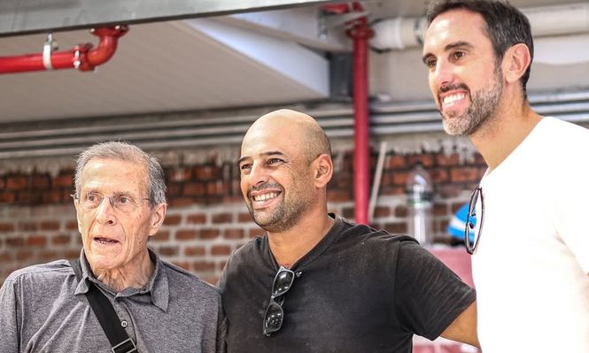 El Maestro Óscar Tabárez visitó a Diego Godín en su emprendimiento